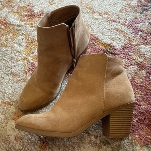 JustFab Booties nude size 6